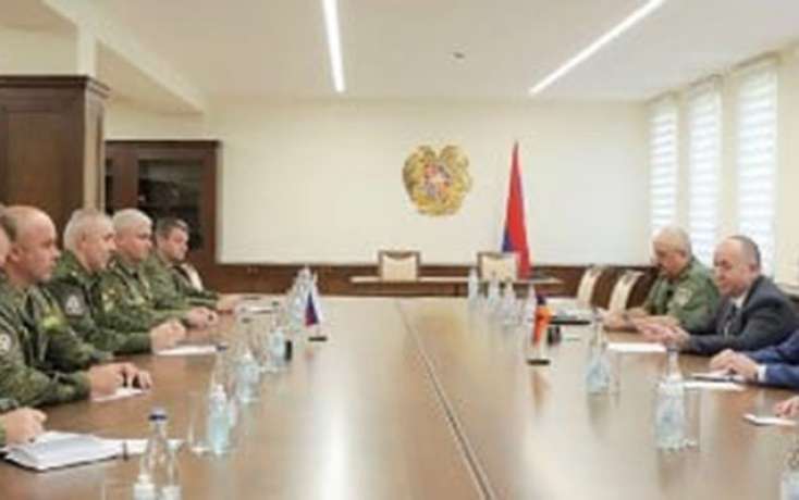 Rus sülhməramlıların yeni komandanı Karapetyanla görüşdü