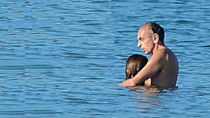 63 yaşlı tanınmış siyasətçi 28 yaşlı sevgilisi ilə dənizdə görüntüləndi - Xanım köməkçisidir... / 