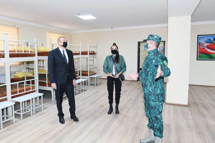 Prezident və xanımı DSX-nin yeni hərbi hissə kompleksinin açılışında - 