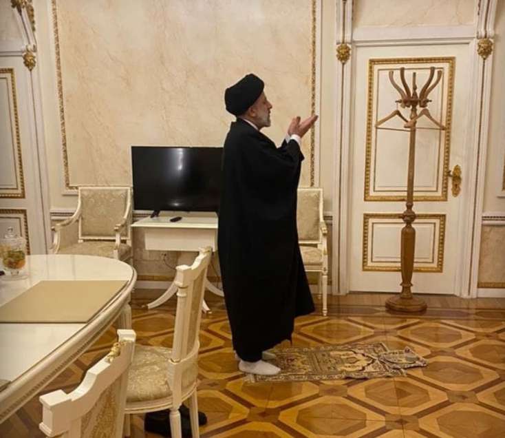 İran prezidenti Kremldə namaz qılıb