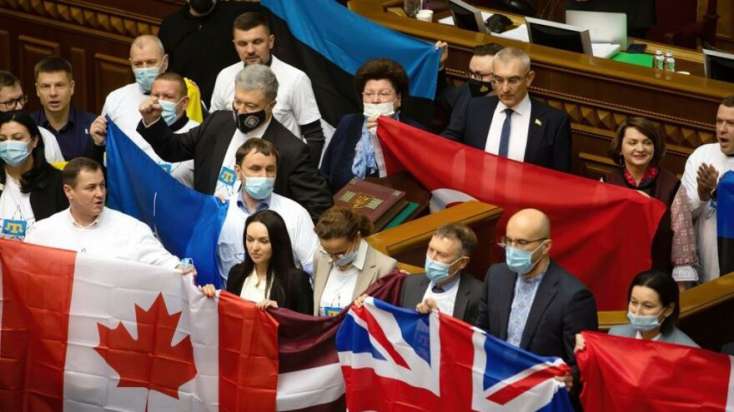 Ukraynalı deputatlar Türkiyə bayrağı açdı - 