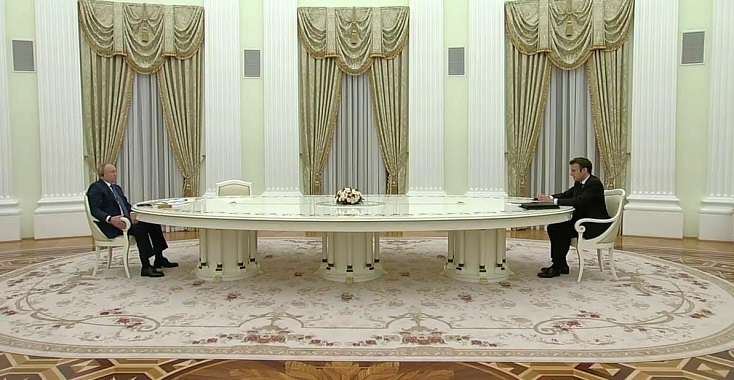 Putinin Makronla uzun masada görüşməsinin səbəbi açıqlandı