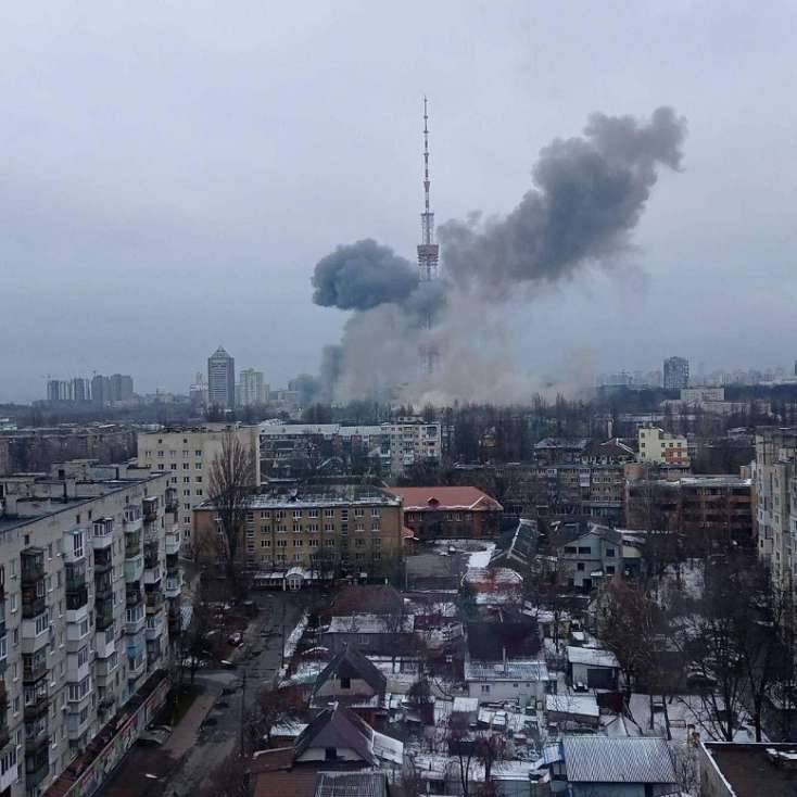 SON DƏQİQƏ! Kiyevdə teleqülləyə raket zərbəsi endirildi -