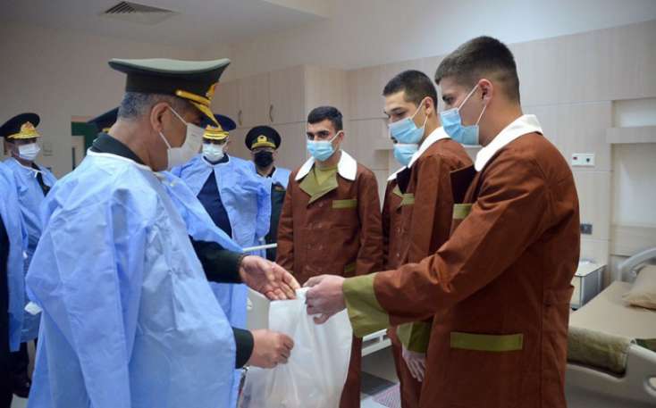 Zakir Həsənov hərbi hospitalı ziyarət etdi - 