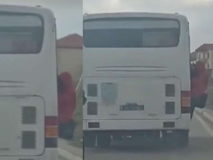 Bakıda ölüm saçan avtobus: Sərnişinlər qapıdan sallanıb - 