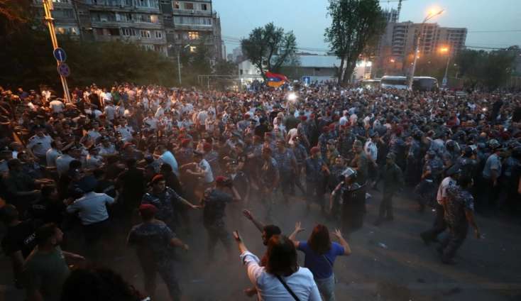 Ermənistanda polislə etirazçılar arasında aksiya, 