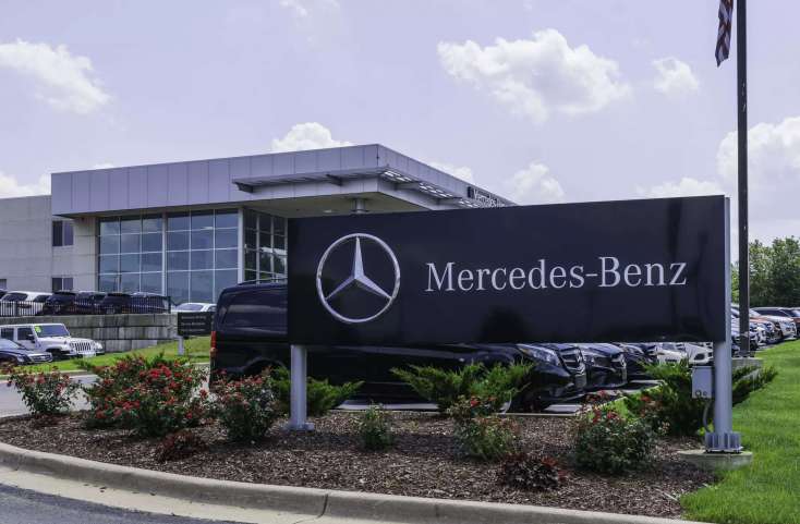 "Mercedes" 1 milyona yaxın avtomobilini 