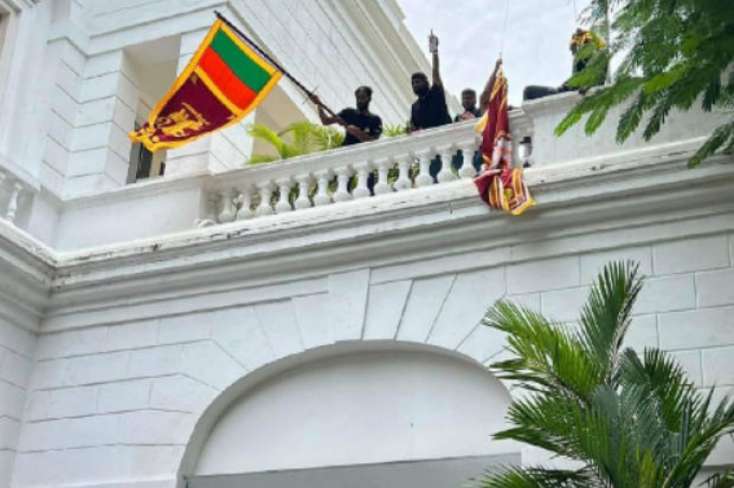 Şri-Lankada etirazçılar prezidentin iqamətgahına soxuldular  -