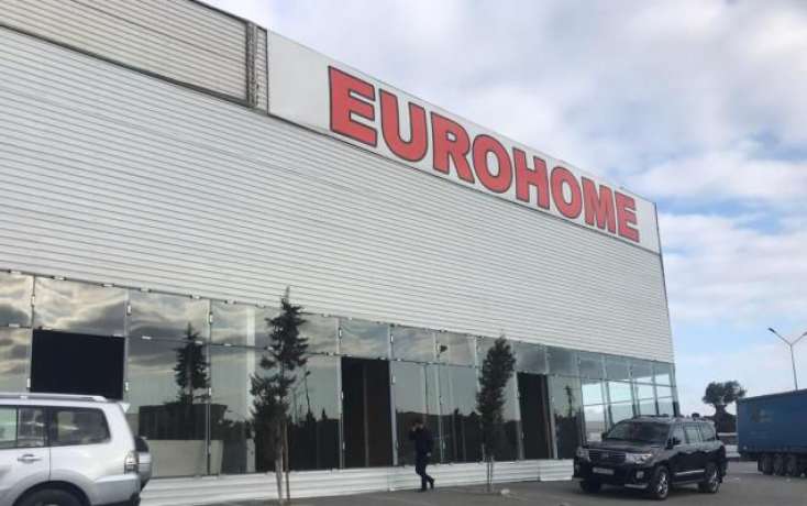 "EuroHome"da iki qardaş mağaza sahibini 