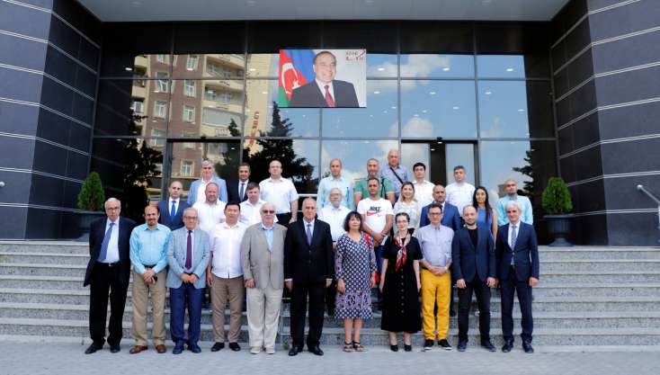 Beynəlxalq Media Forumun xarici ölkələrdən gələn iştirakçıları AZƏRTAC-da olublar - 