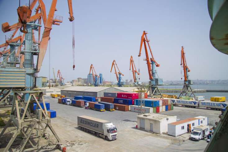 Bakı Limanında konteyner aşırılması artıb