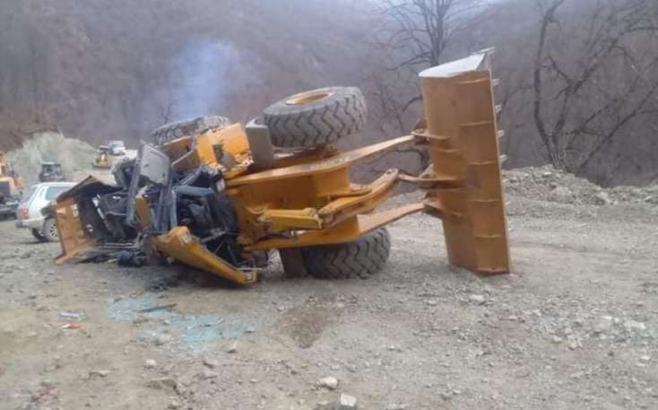 Kəlbəcərdə traktor aşdı -