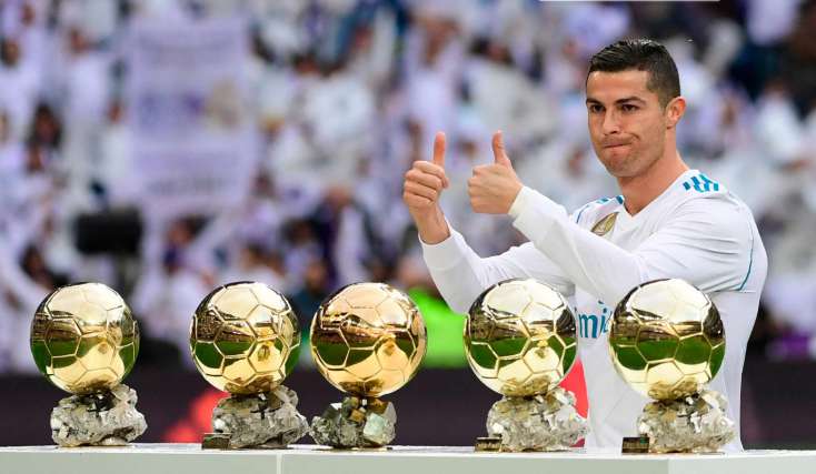Ronaldo "Qızıl Top"larından birini satdı - 