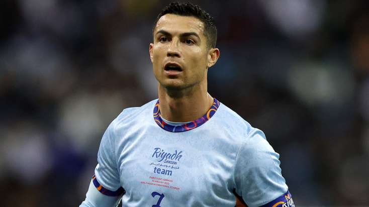Ronaldo özünə bənzəmir: 