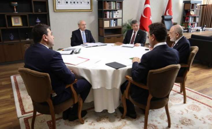 Türkiyədə beş müxalif partiya sədrinin görüşü keçirilib