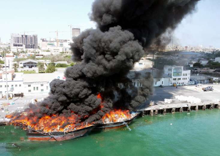 İranın iki gəmisi naməlum səbəbdən yandı -