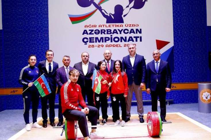 Türkiyəli atletlər ağırlıqqaldırma üzrə Azərbaycan çempionatını izləyiblər - 