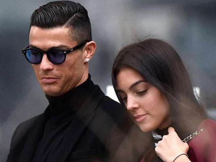 Ronaldo ayrılıq iddialarına bu foto ilə cavab verdi