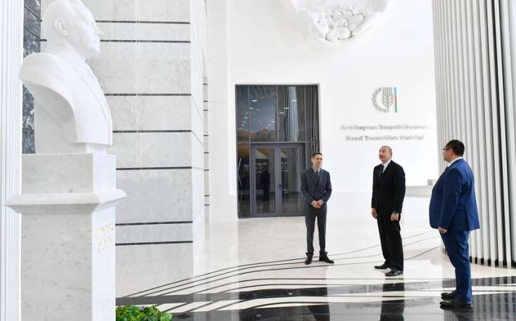 İlham Əliyev nazirliyin yeni binasının açılışında 