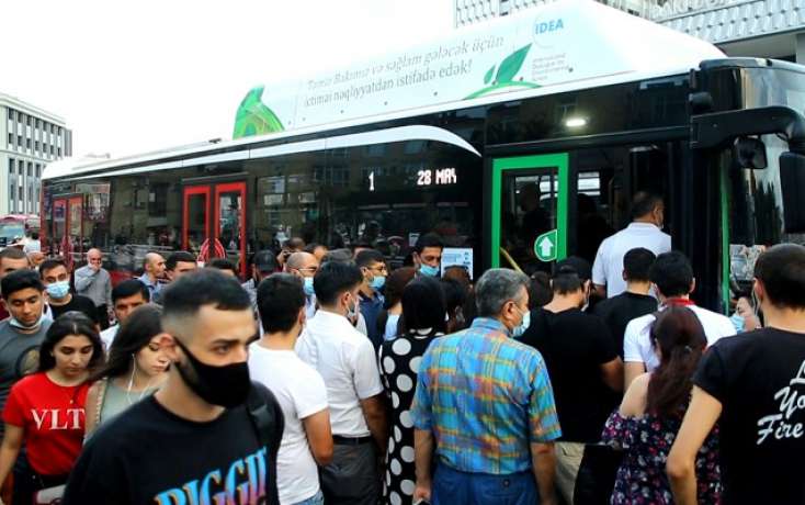 Metro sıxlıq, gecikən avtobuslar və baha taksilər - 