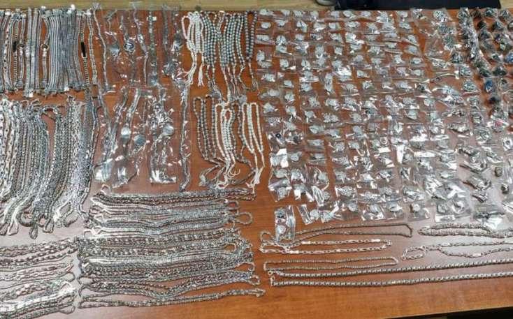Gömrükdə 5 kiloqramdan çox gümüş zinət əşyaları 