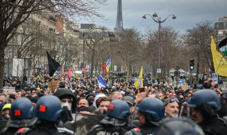 Fransa vətəndaşları polis zorakılığına 