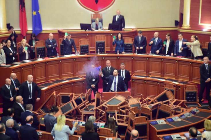 ​Albaniya parlamentində qarşıdurma baş verdi