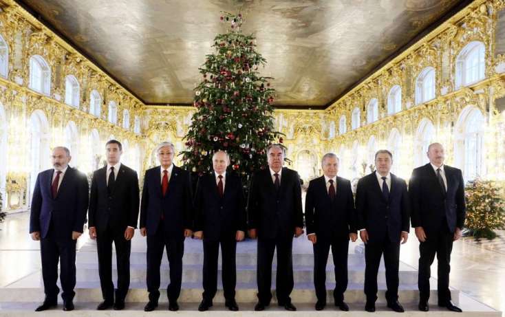 Prezident İlham Əliyev Sankt-Peterburqda “Yekaterina sarayı” ilə tanış olub - 