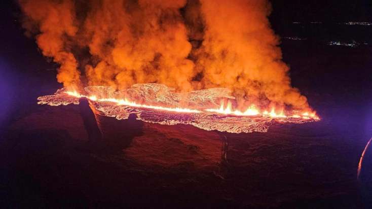 İslandiyada püskürən lava yaşayış məntəqələrinə çatdı