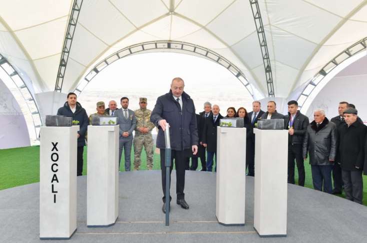 Prezident Xocalıda soyqırımı memorialının təməlini qoyub -