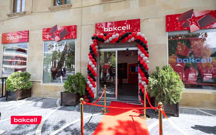 “Bakcell” Fəvvarələr Meydanında yeni innovativ mağazasını təqdim etdi