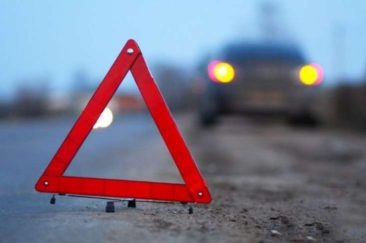 Bakıda “UAZ” yol qırağındakı avtomobilə çırpılıb, 