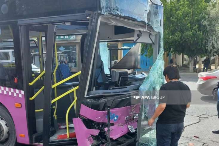 Bakıda iki sərnişin avtobusu toqquşdu - 