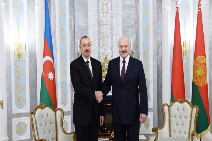 Lukaşenko İlham Əliyevi