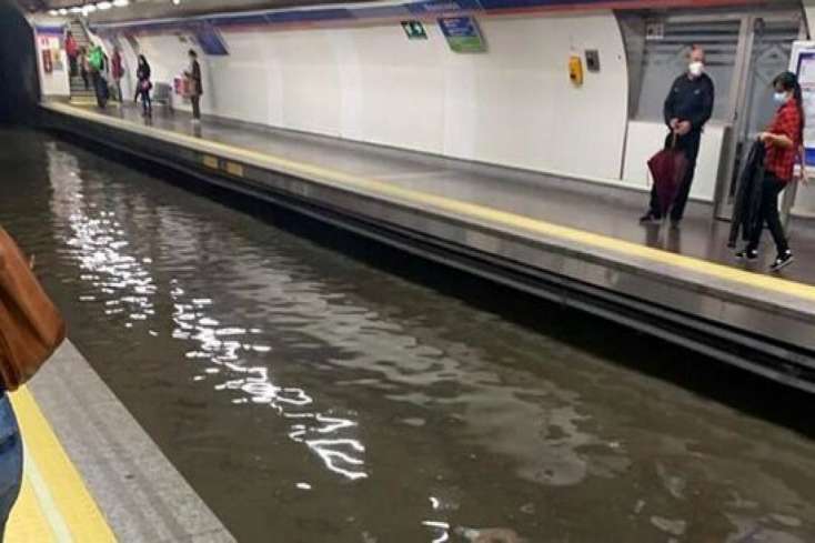 Moskvada metronu su basdı