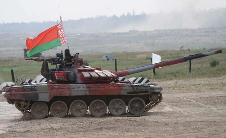 Belarus tanklarını Ukrayna sərhədinə yerləşdirir