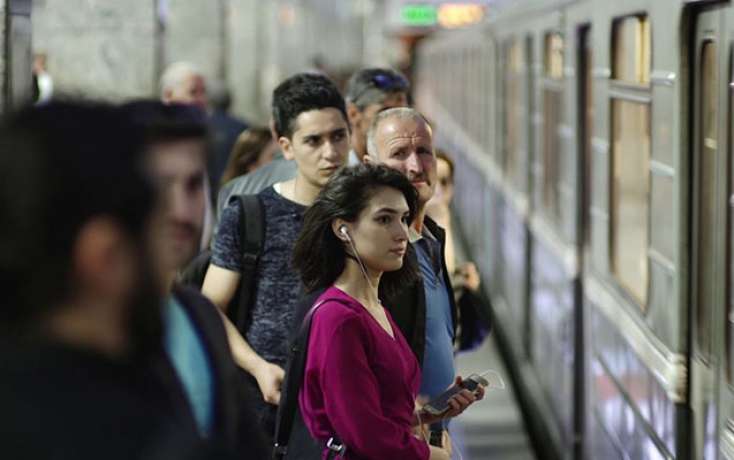 Metroda qapıya müdaxilə olundu, sərnişinlər düşürüldü