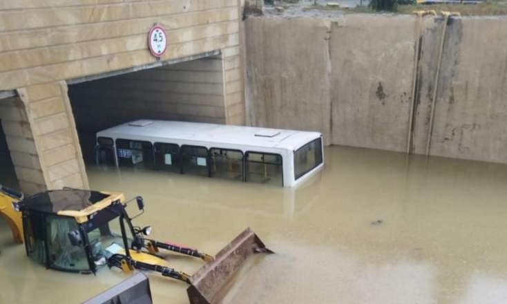 Bakıda tuneldə batan şəxsin görüntüsü - 