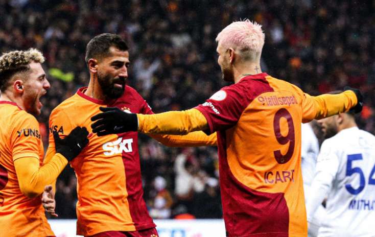 31 yaşlı futbolçu "Qalatasaray"dan gedir - 