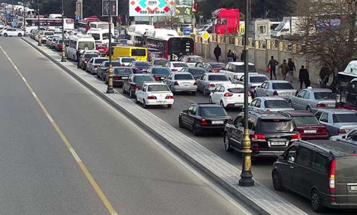 Bakının əksər yollarında tıxac var - 