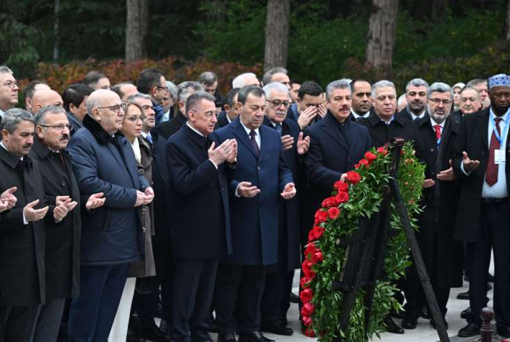 Konfrans iştirakçıları Fəxri xiyabanı ziyarət etdilər - 