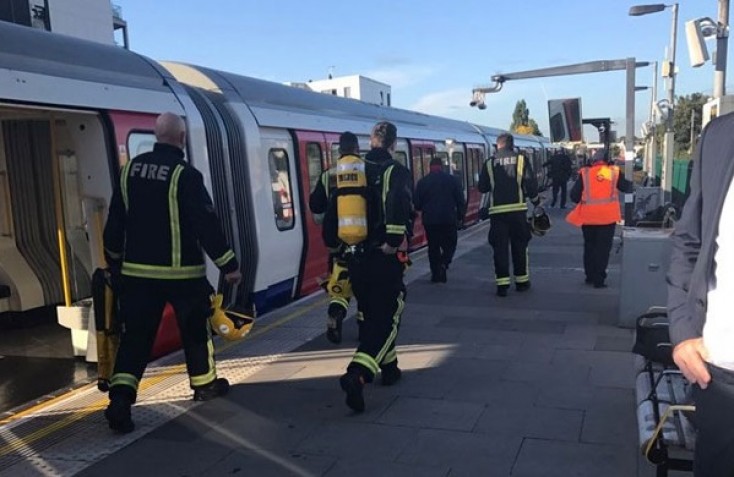 İlk görüntülər gəldi: London metrosunda partlayış 