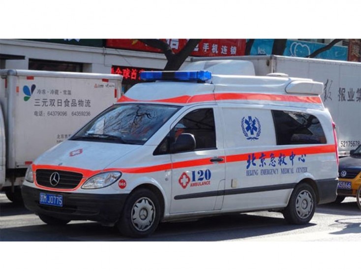 Çində yük maşını üç mikroavtobusla toqquşdu