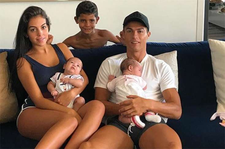 Ronaldonun sevgilisi uşaqlarıyla belə əyləndi