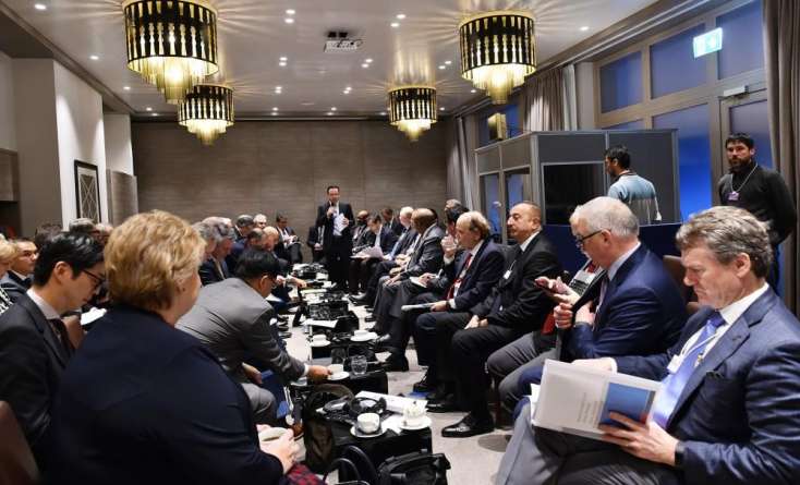 İlham Əliyev "Neft və qaz sənayesi siyasəti üzrə liderlərin toplantısı" adlı sessiyada iştirak edib