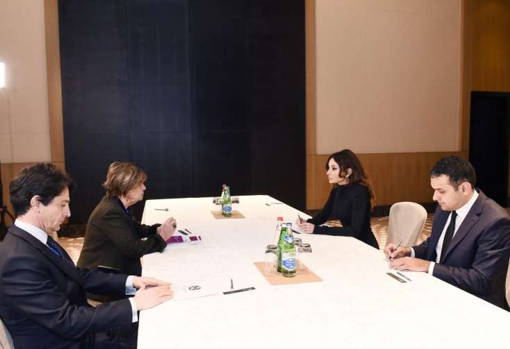Mehriban Əliyeva İtaliya Senatının vitse-prezidenti ilə görüşüb 
