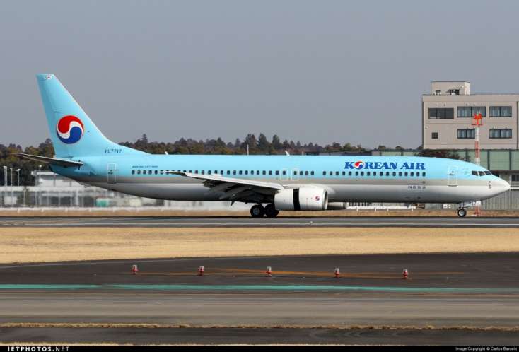 “Korean Air” şirkətinin təyyarəsi Yaponiyada enmə zamanı 
