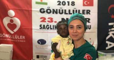 25 ildir görməyən afrikalının gözünü açan azərbaycanlı həkimlə MÜSAHİBƏ