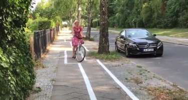 Ziqzaq şəklində velosiped yolu hər kəsi