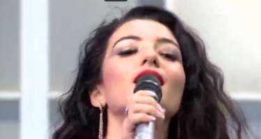 Azəbaycanlı müğənni efirdə :​ 